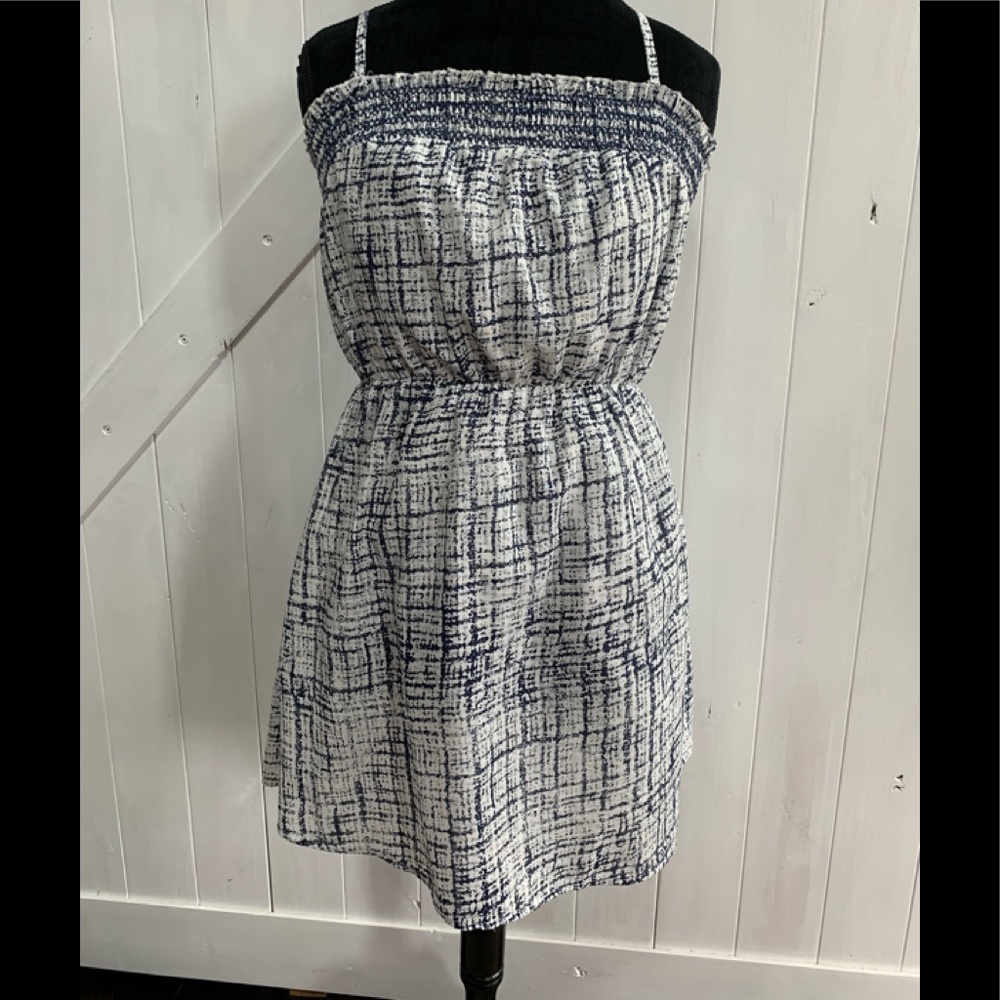 Blue and white dress can be worn strapless as well